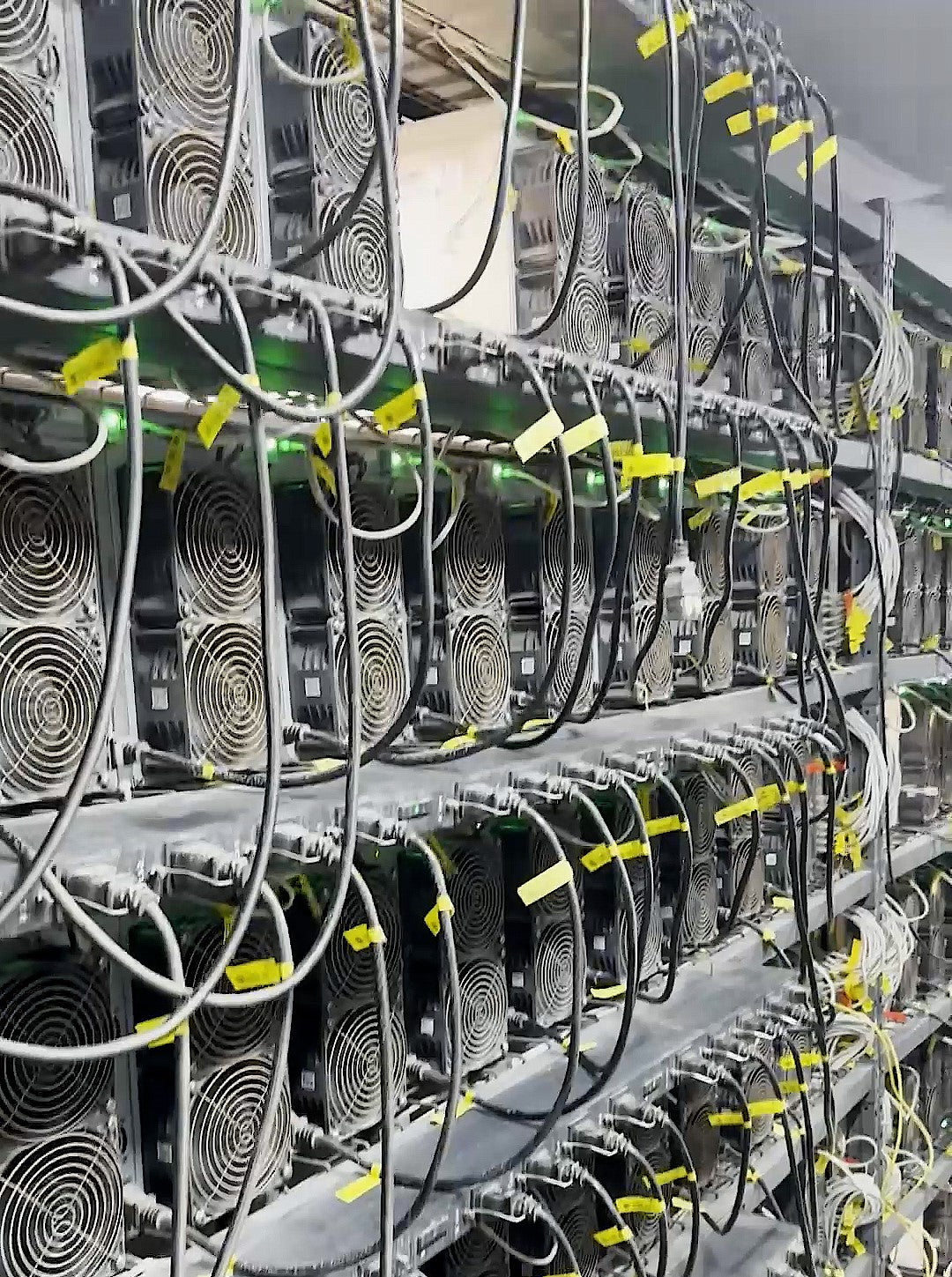 Maining Case DUBAI, UAE - Best crypto miner Hosting – OneMiners - Crypto Mining Hosting